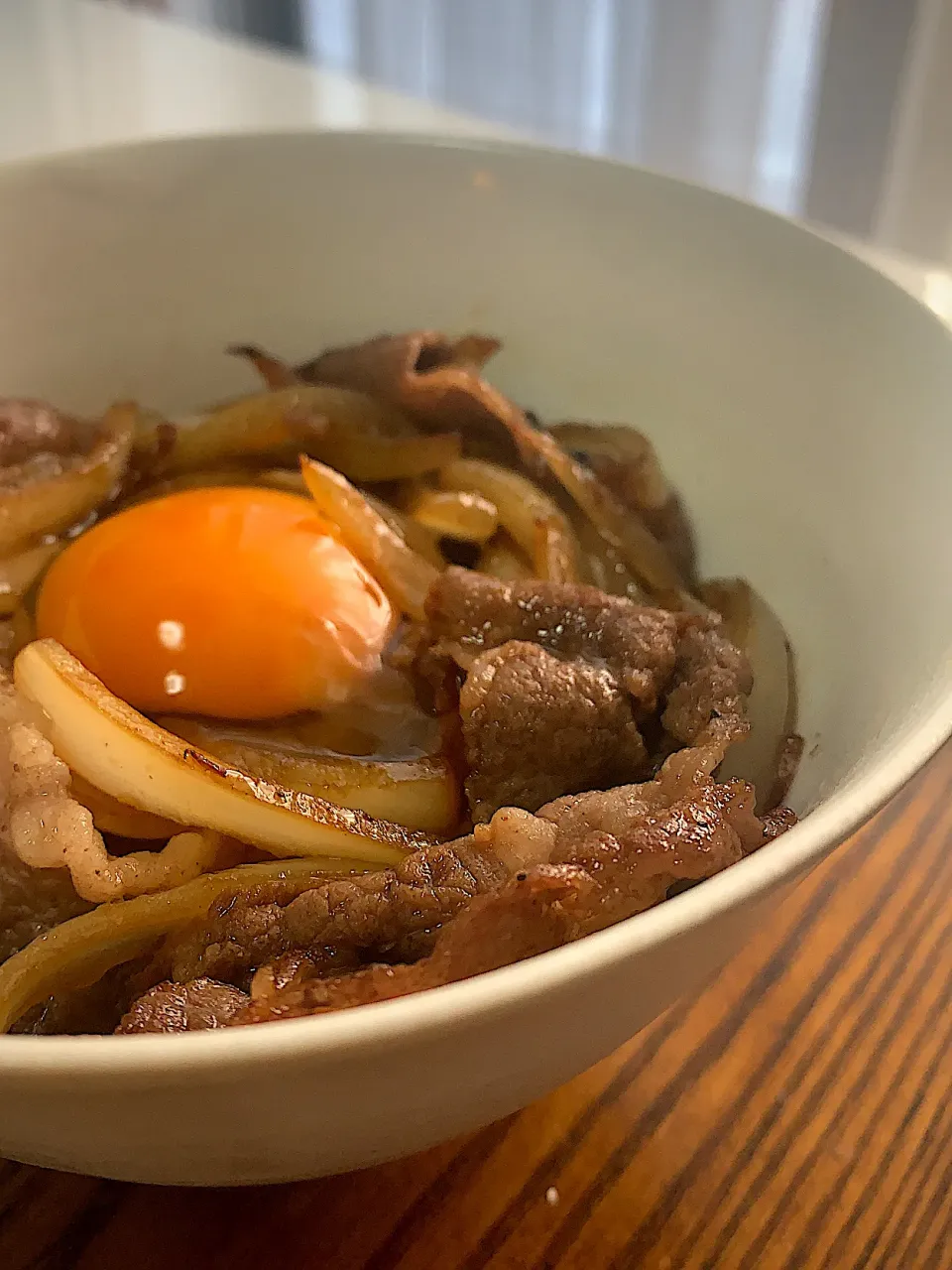 Snapdishの料理写真:すき焼き風牛丼|Yochipyさん