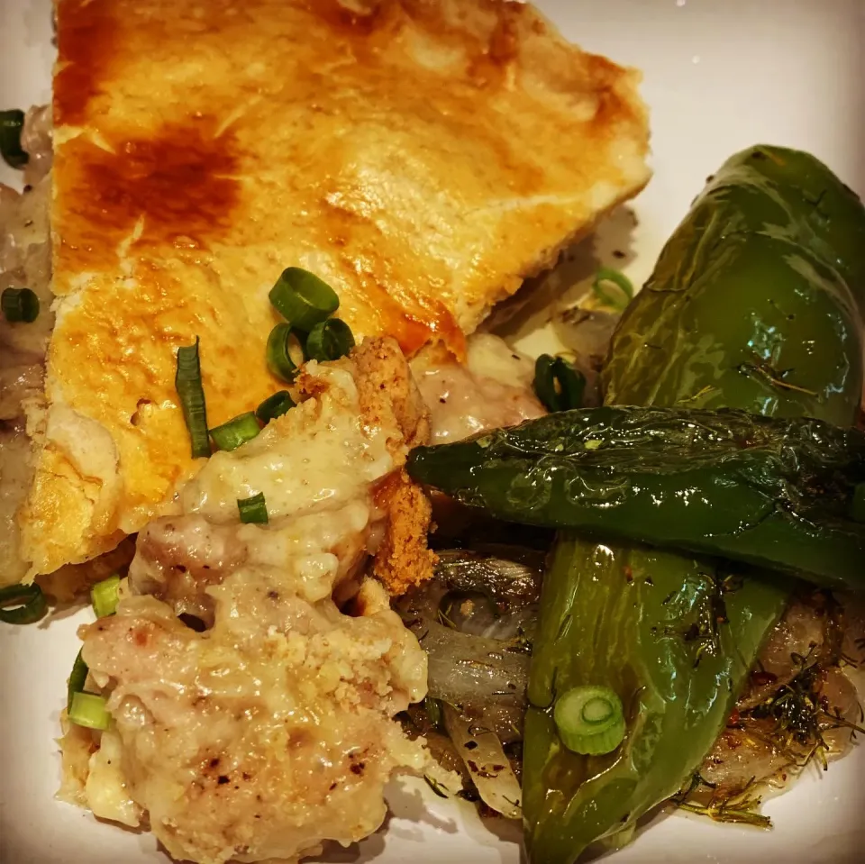 Snapdishの料理写真:Baked Chicken & Mushroom Pie baked in Shortcrust Pastry 
With long green Peppers cooked in Dill Butter & onions 
With Tomato & Avocado vinegarette salad 
#chick|Emanuel Hayashiさん