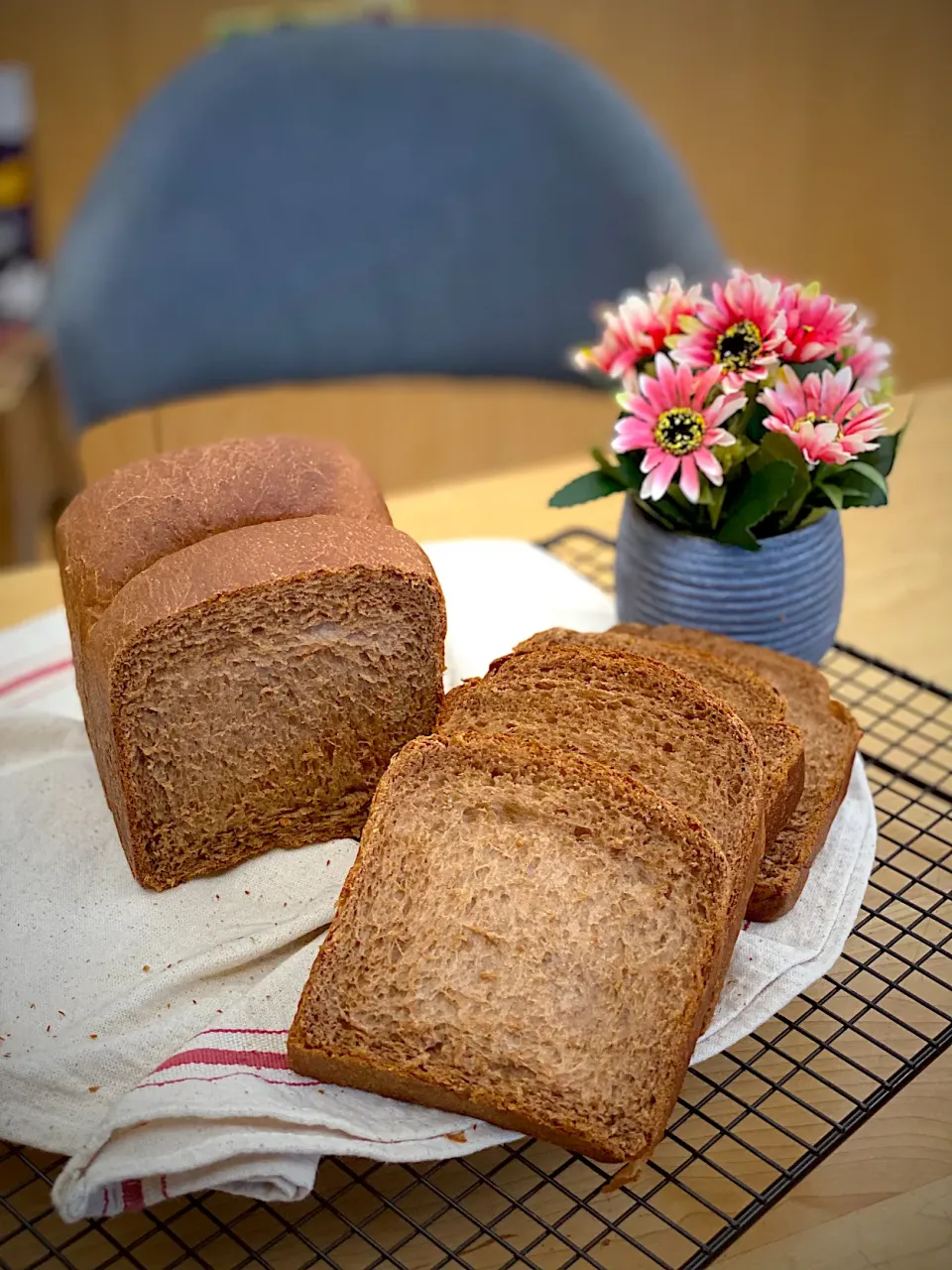 Snapdishの料理写真:Japanese chocolate loaf bread|wendy1013さん