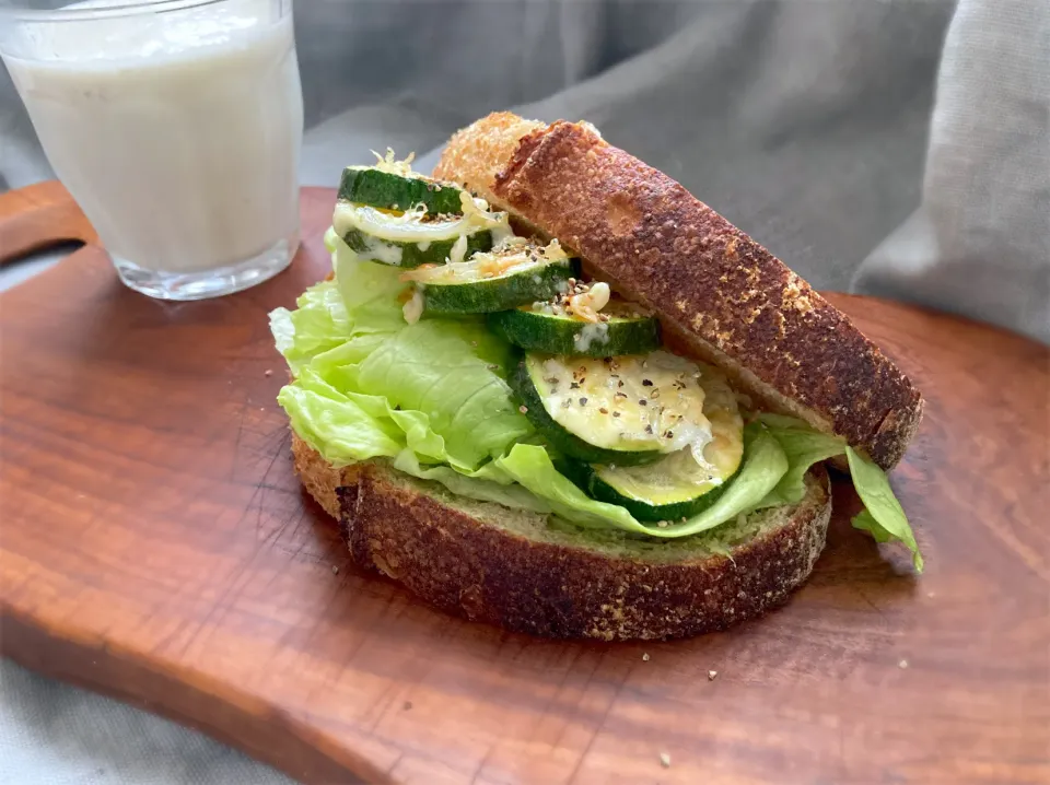 カンパーニュサンドイッチ♪〜古尾谷りかこさんの料理 セロリコを使って〜|るん♪さん