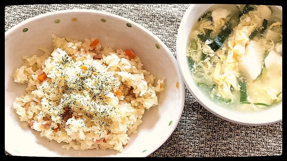 Snapdishの料理写真:「冷や飯ピラフ」と「たまご豆腐スープ」|えびフライさん