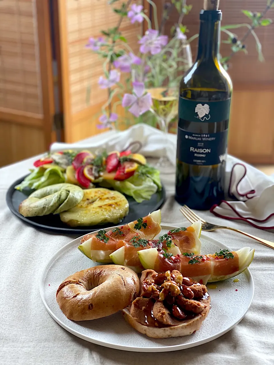 🥗🥯🥂Salad & BAGEL with Wine 🥂Today's wine|ゆきぽん@ゆきの家飲み料理さん