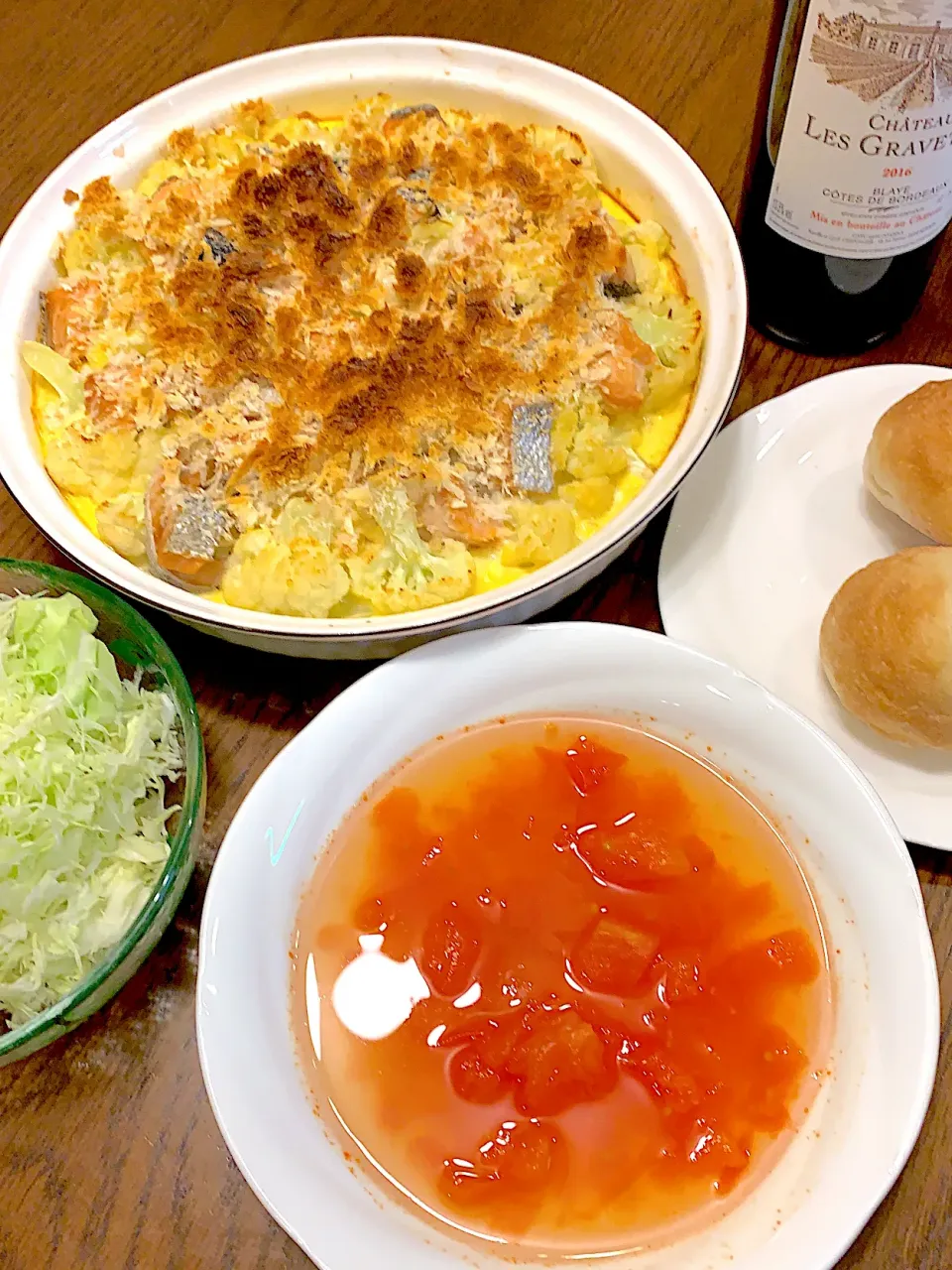 鮭とカリフラワーの重ね焼き🥚トマトスープ🍅春キャベツ🍃今日の夕食20210425|rococoさん