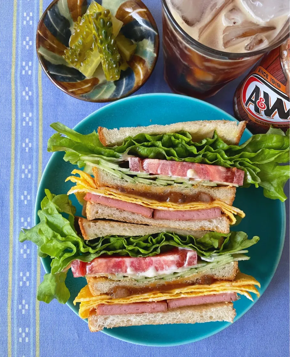 Snapdishの料理写真:オキナワンクラブハウスサンドウィッチ🥪|アッチさん