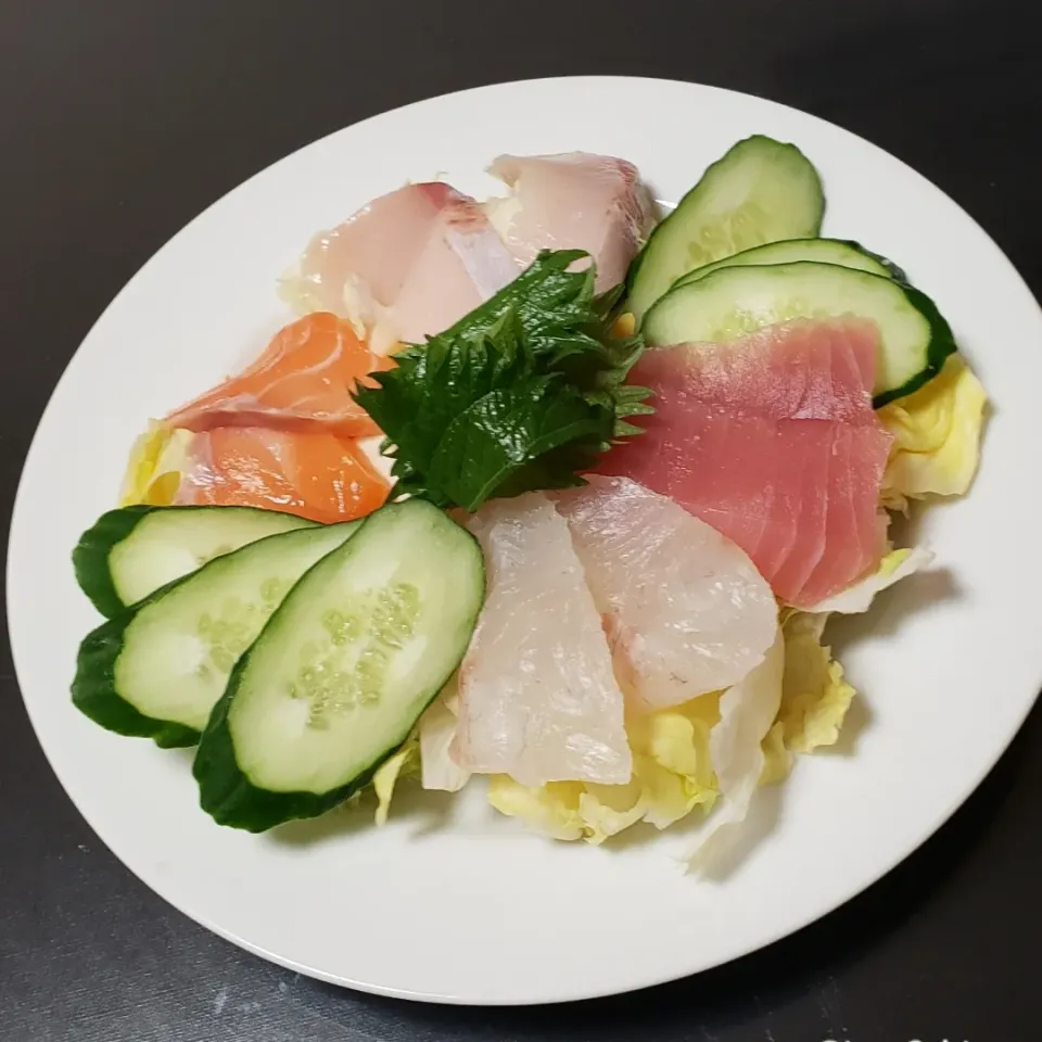 Snapdishの料理写真:お刺身サラダ|Yukiさん