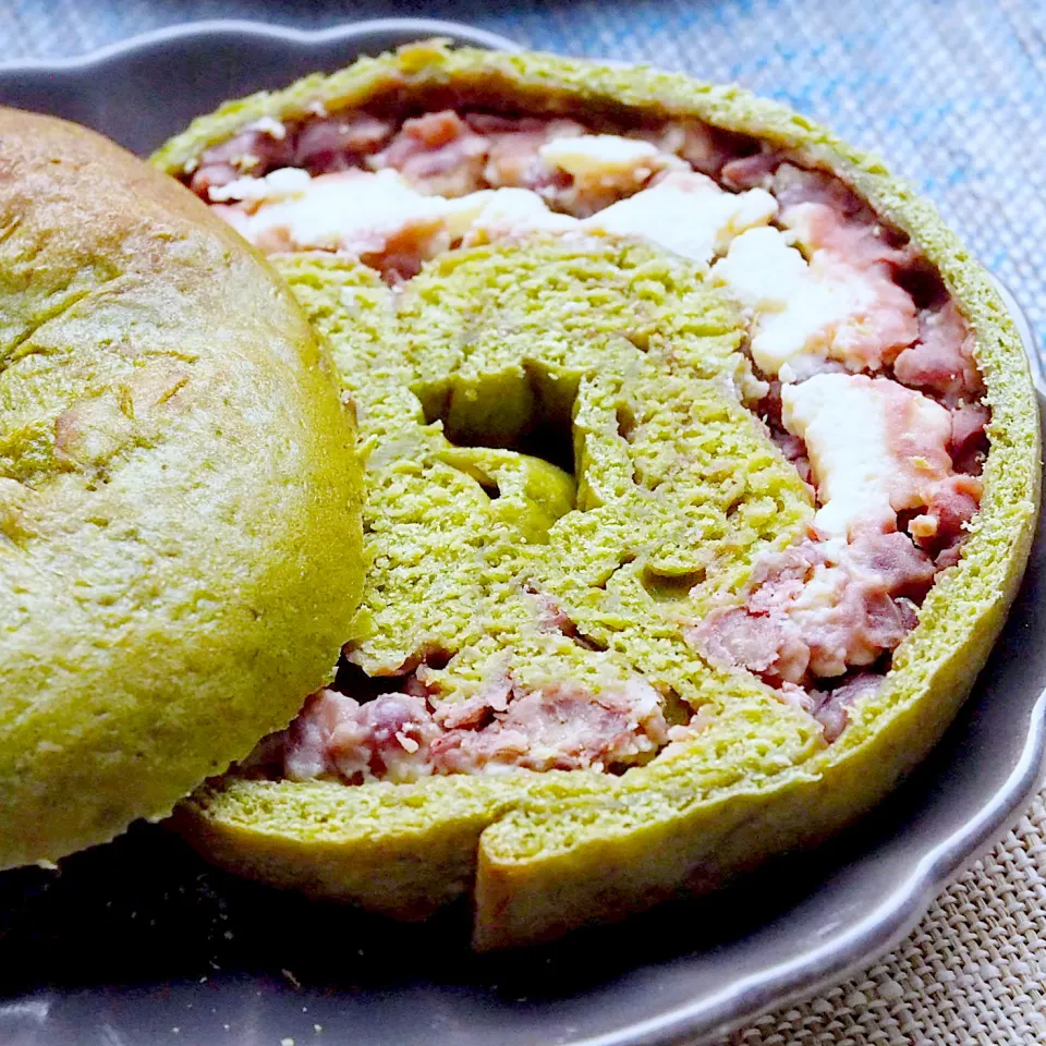 Matcha Bagel with red bean paste and cream cheese|Misstyさん