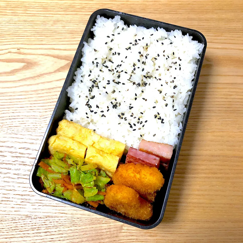 Snapdishの料理写真:月曜日の旦那さんのお弁当🍙|むさけんさん