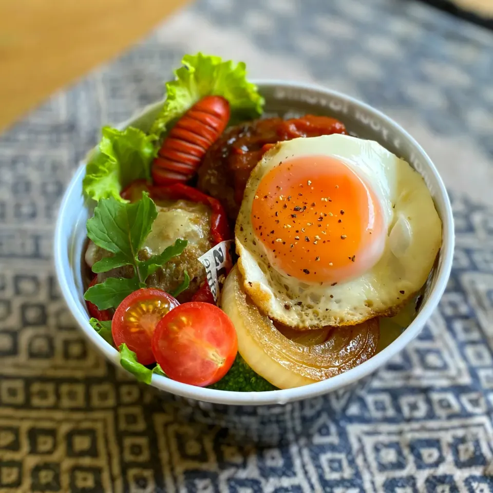 Snapdishの料理写真:ロコモコ丼弁当|shakuyaku33443344さん