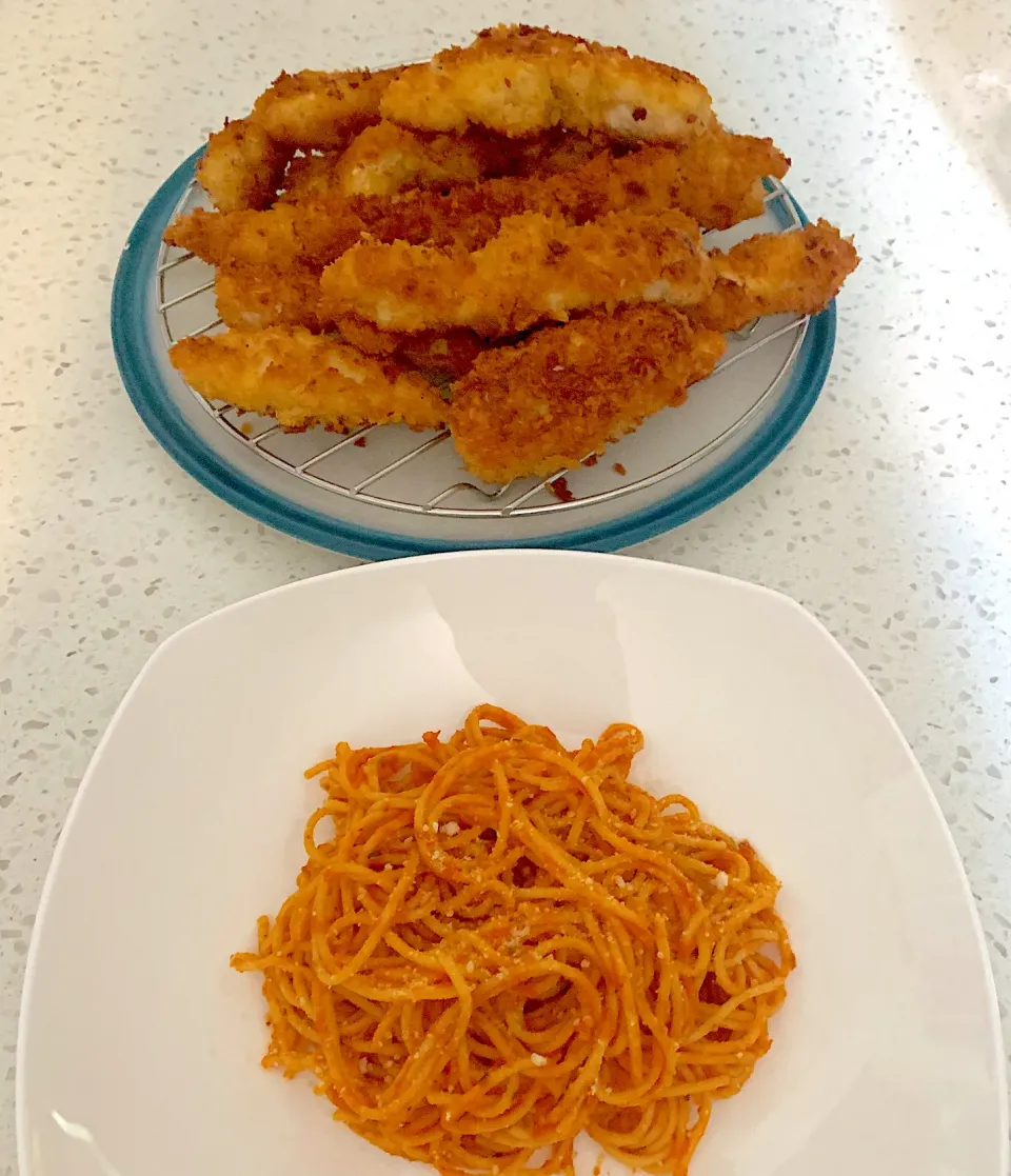 Snapdishの料理写真:Spaghetti and panko crusted chicken|🌺IAnneさん