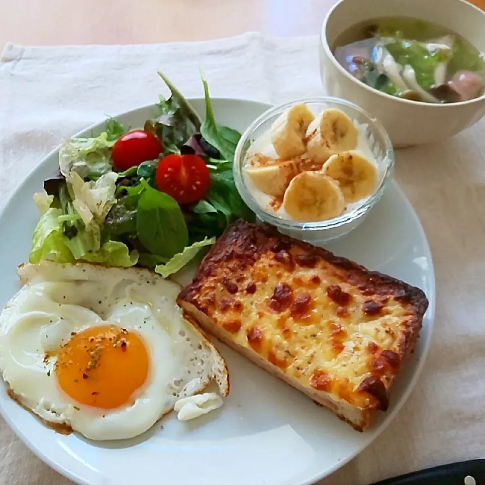 Snapdishの料理写真:クロックムッシュで朝ごはん|えるえるさん