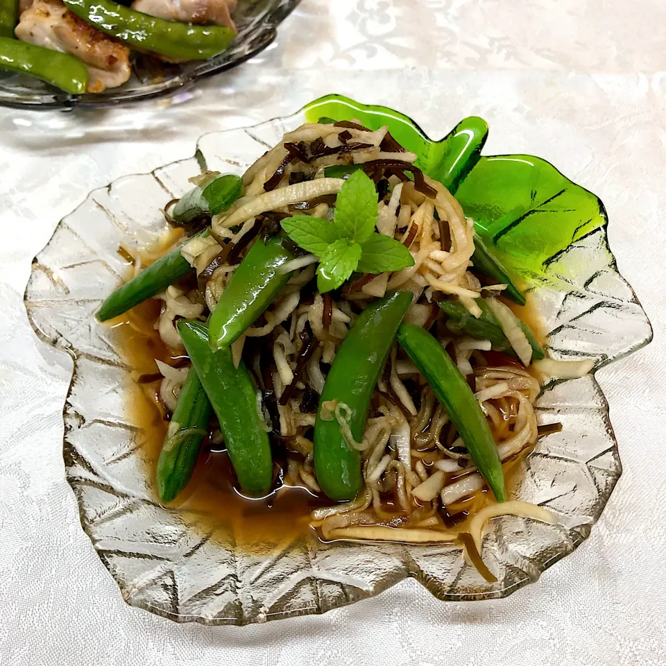 Snapdishの料理写真:スナップエンドウづくし🍃大根昆布和え＊|henryさん