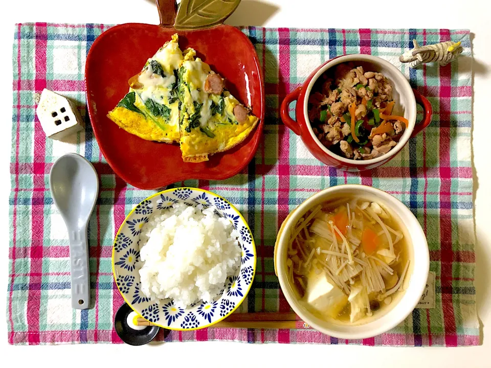 ✳︎小松菜のオープンオムレツ✳︎豚肉とピーマンのオイスター炒め✳︎豆腐のきのこあんかけスープ|syamさん