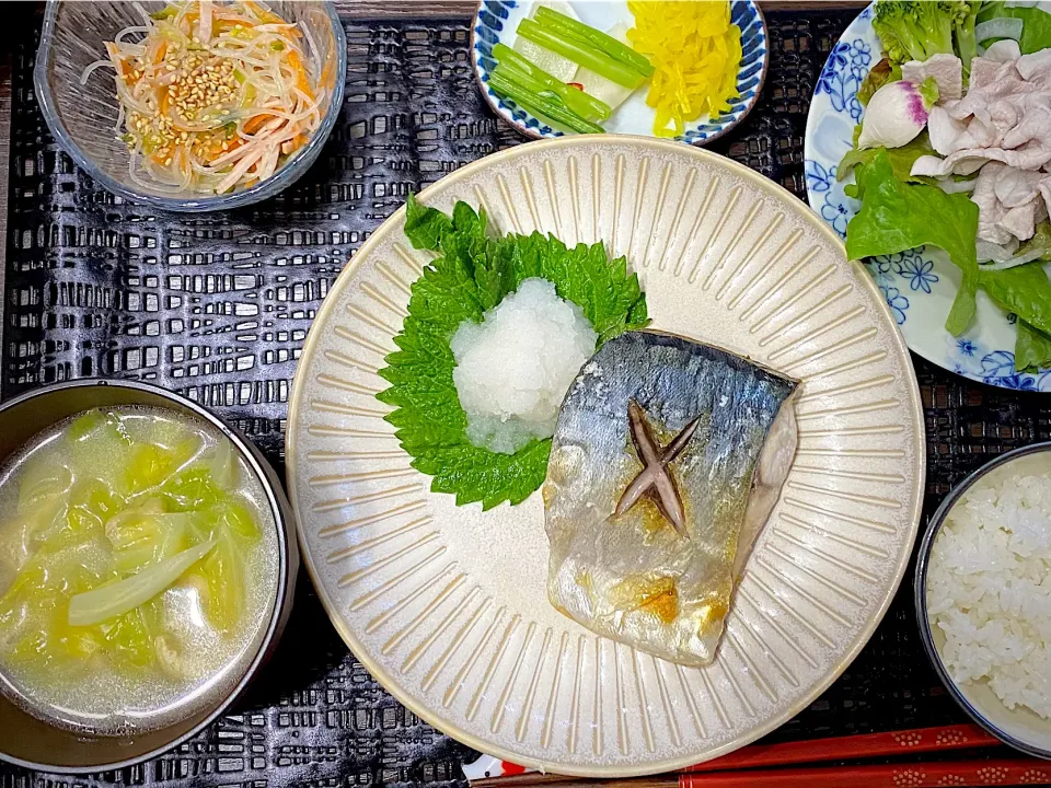 Snapdishの料理写真:晩ご飯　サバの塩焼き|minaさん