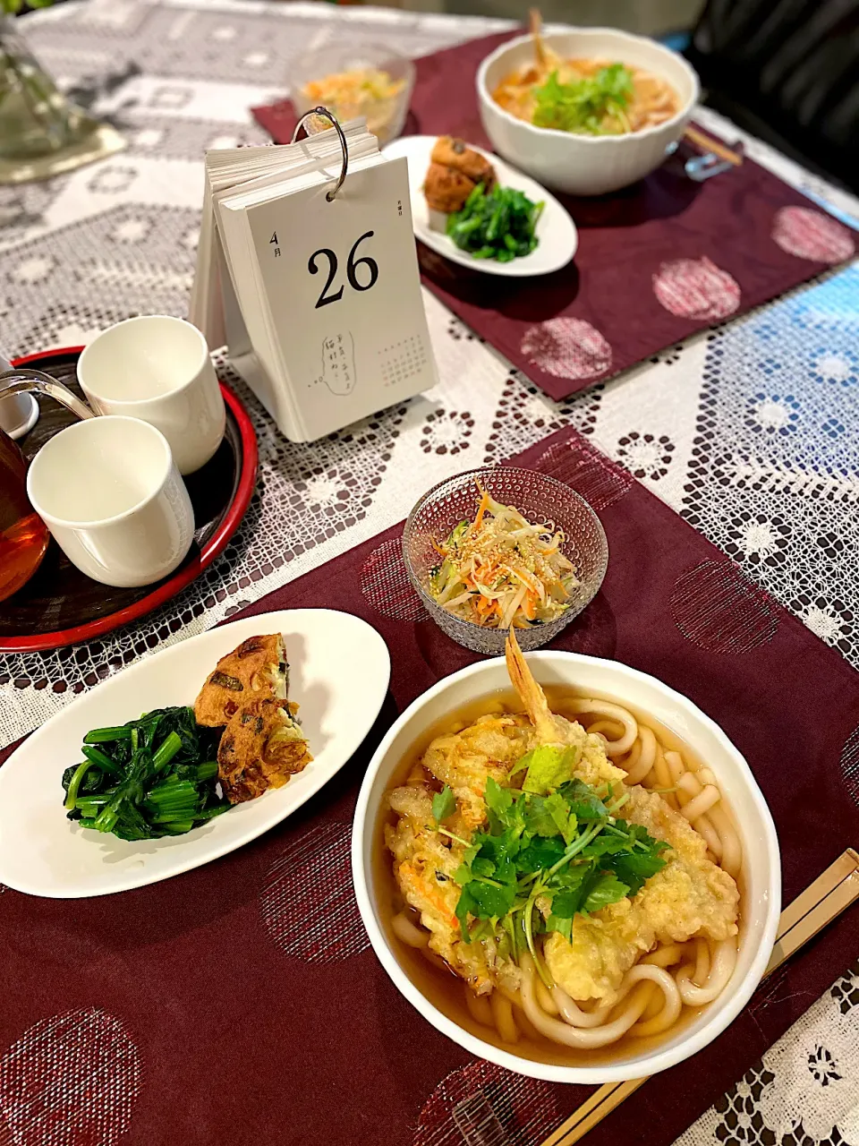 Snapdishの料理写真:天ぷらうどん、カニカマもやし胡瓜ピリ辛和え|papinさん