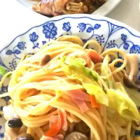 Snapdishの料理写真:バター醤油パスタ🍝アスパラ＆えのきの肉巻き|HITOMI★さん