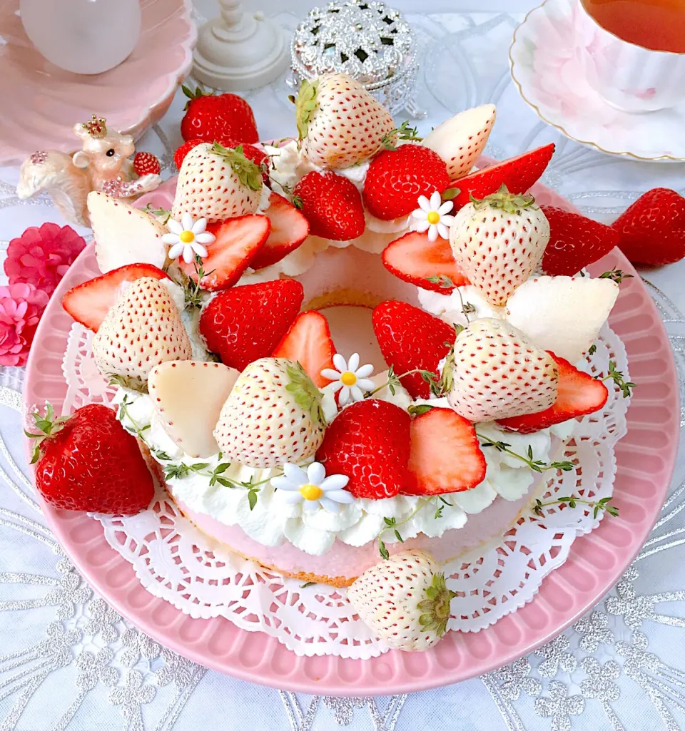 白いちごのムースケーキです🍓(∩´∀`∩)💕|sucreroomさん