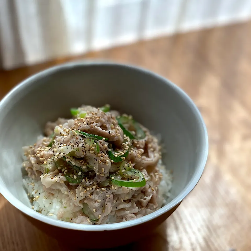 在宅ワークの今日はネギ塩豚丼＊|yu papaさん