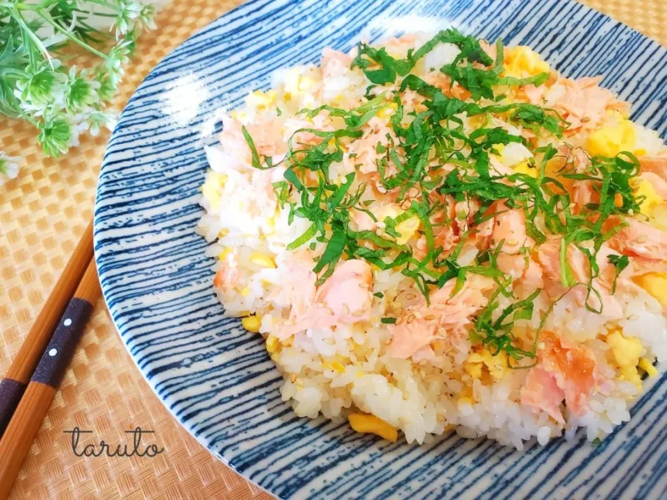 Snapdishの料理写真:taruto⭐️の料理✨
鮭とたまごのちらし寿司😋🍴💕|taruto⭐️さん