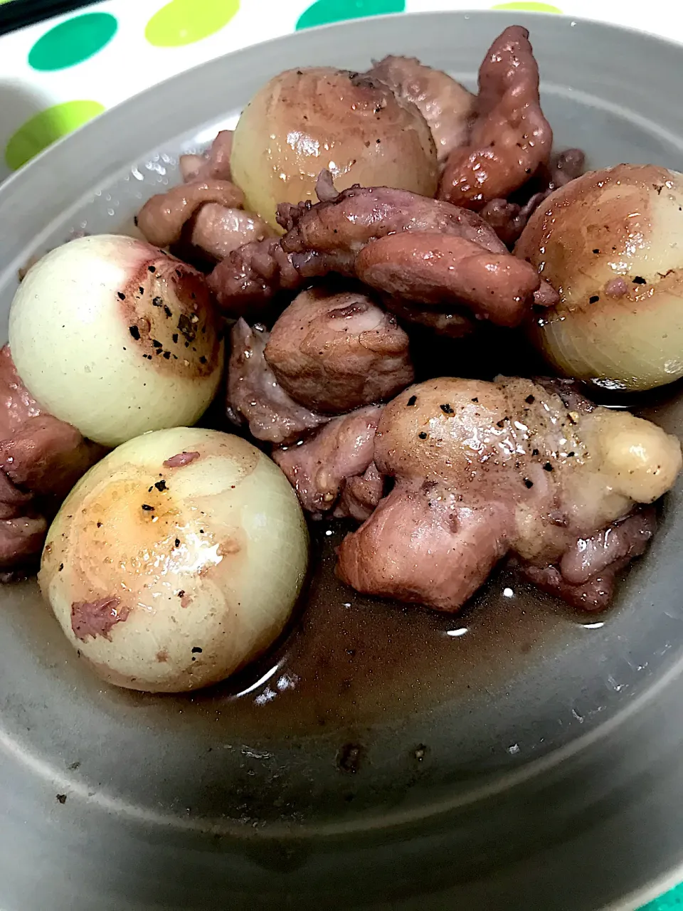 鶏肉とペコロスの赤ワイン煮込み|shioriさん