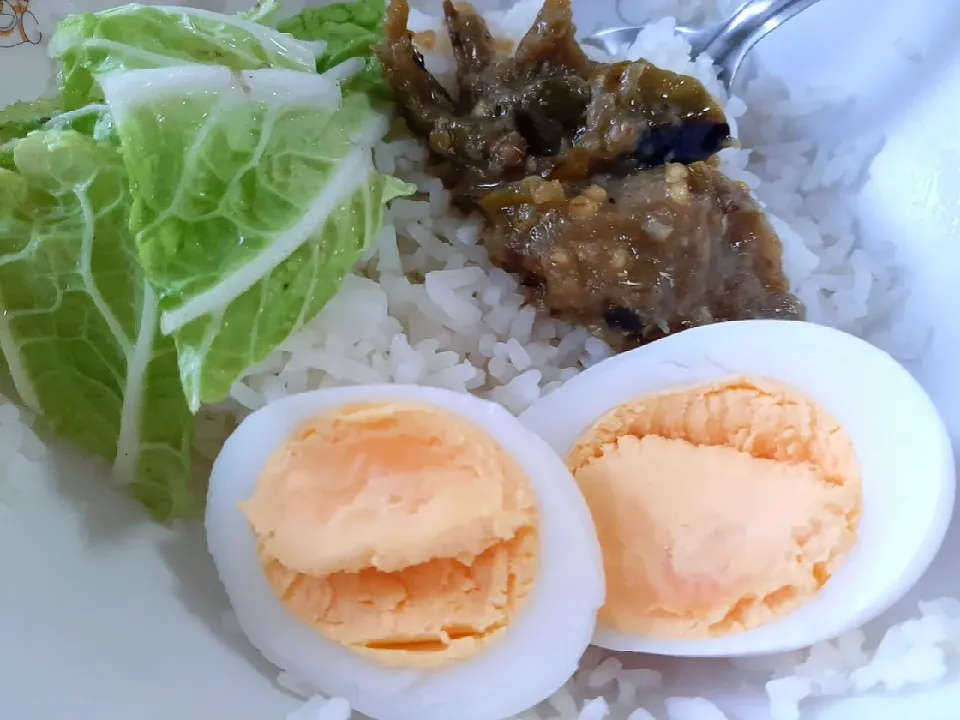 Snapdishの料理写真:ข้าวกับน้ำพริกแสนอร่อย|Admin-L7824さん