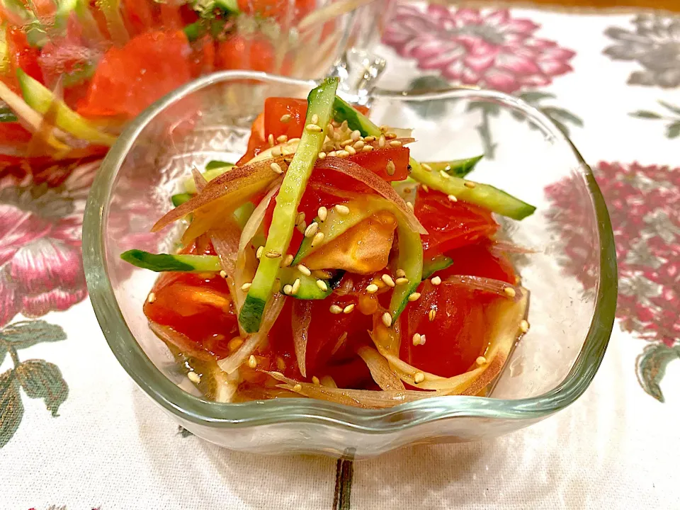 完熟トマトと茗荷、きゅうりの中華サラダ🥗|まめすけ。さん