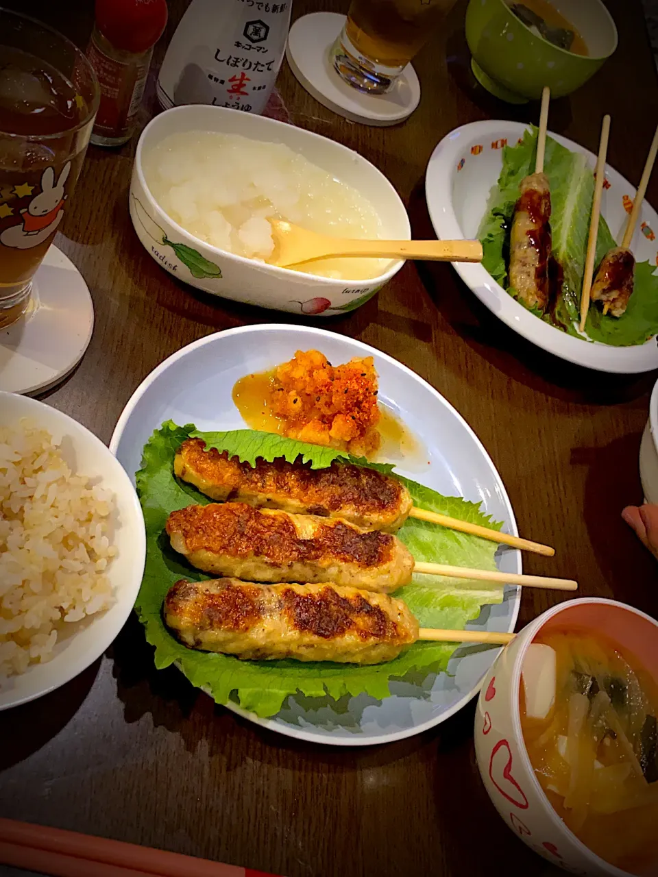 牛タン入りつくね焼き　甘辛ダレ　大根おろし　七味唐辛子　大根と豆腐わかめのお味噌汁　玄米ごはん　麦茶|ch＊K*∀o(^^*)♪さん