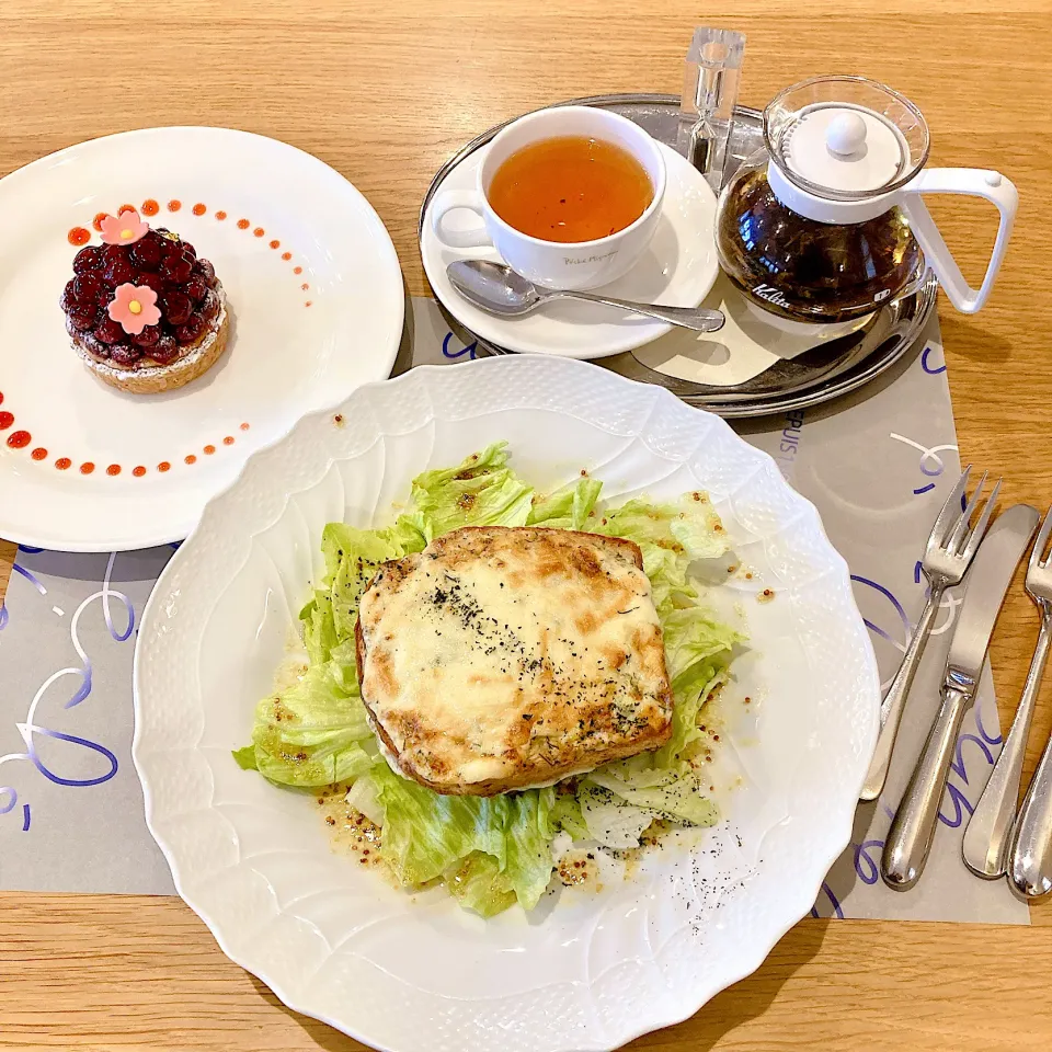 北海道函館市「ぺシェミニョン」さくらんぼのタルト🍒|Happy suzumeさん