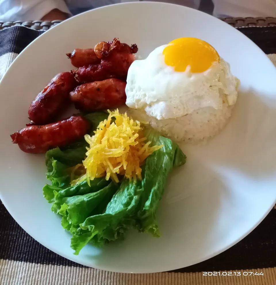 Pork sausage and egg breakfast|Mariano Ngさん