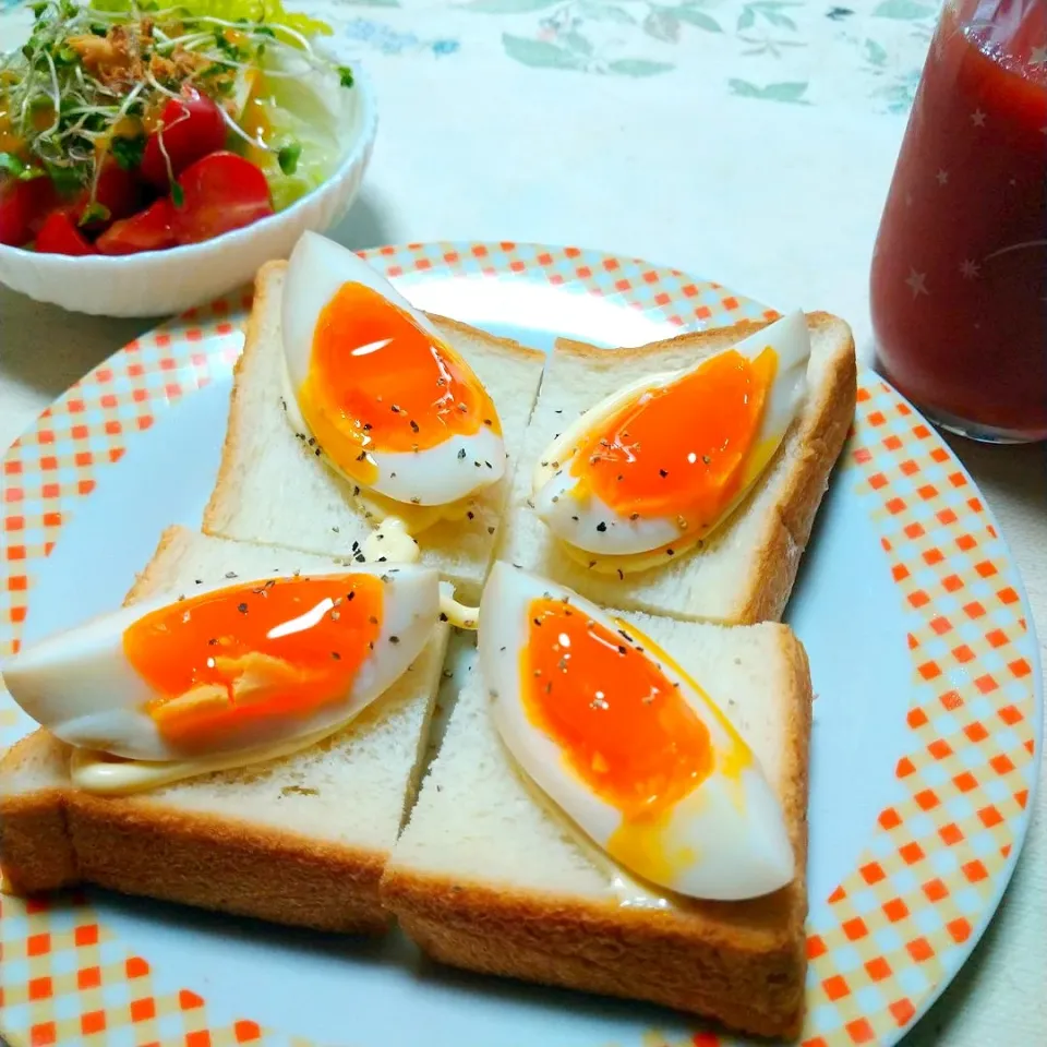 味玉乗せ食パン🍞|うたかた。さん