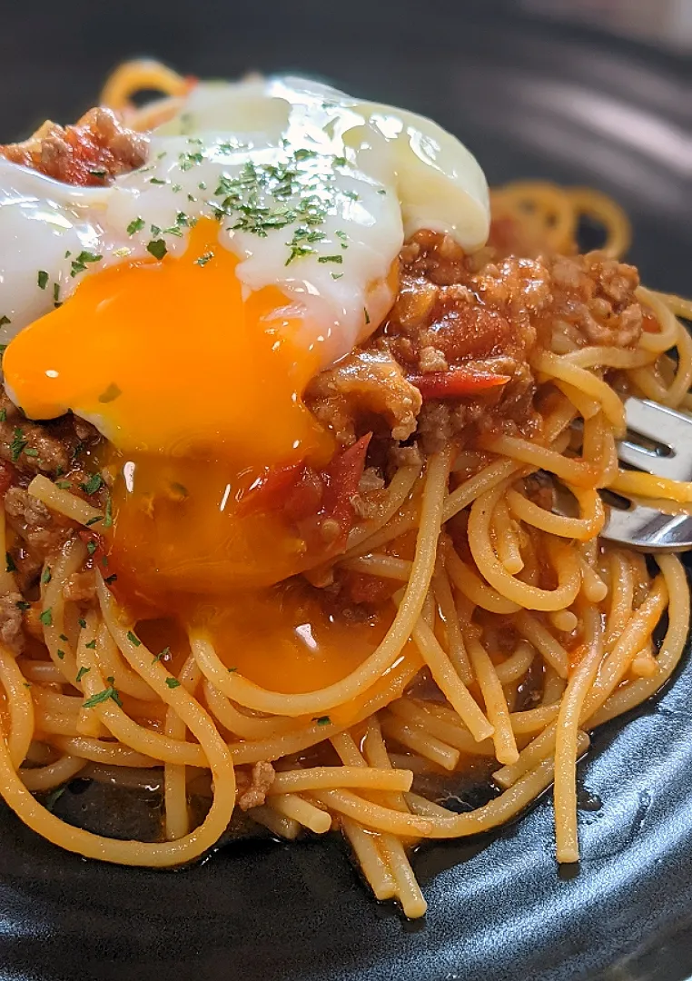 田舎の大ぶりトマトでミートソースパスタ|あこぷーさん