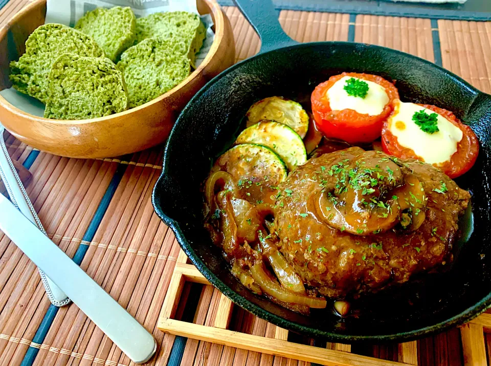 おかちさんの料理 煮込みハンバーグ🍀|ひろりんさん