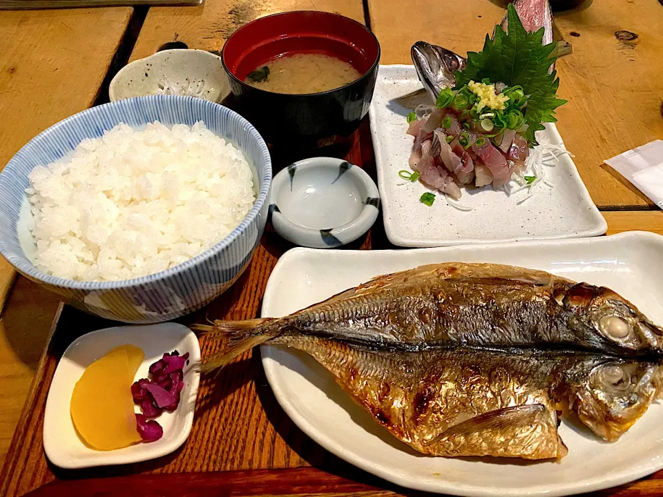 Snapdishの料理写真:あじのたたきとあじの干物定食|かぬさん