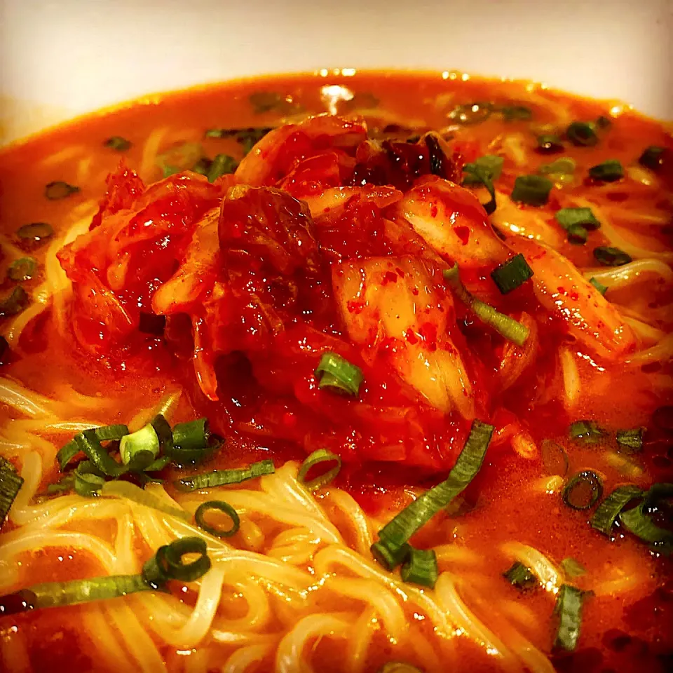 Hot & Spicy Miso Ramen Soup Flavored with Butter, Kimchi,Chives with Noodles 🍜 #noodles #ramen #homecooking 
#freshsoup #kimchi #chefemanuel|Emanuel Hayashiさん