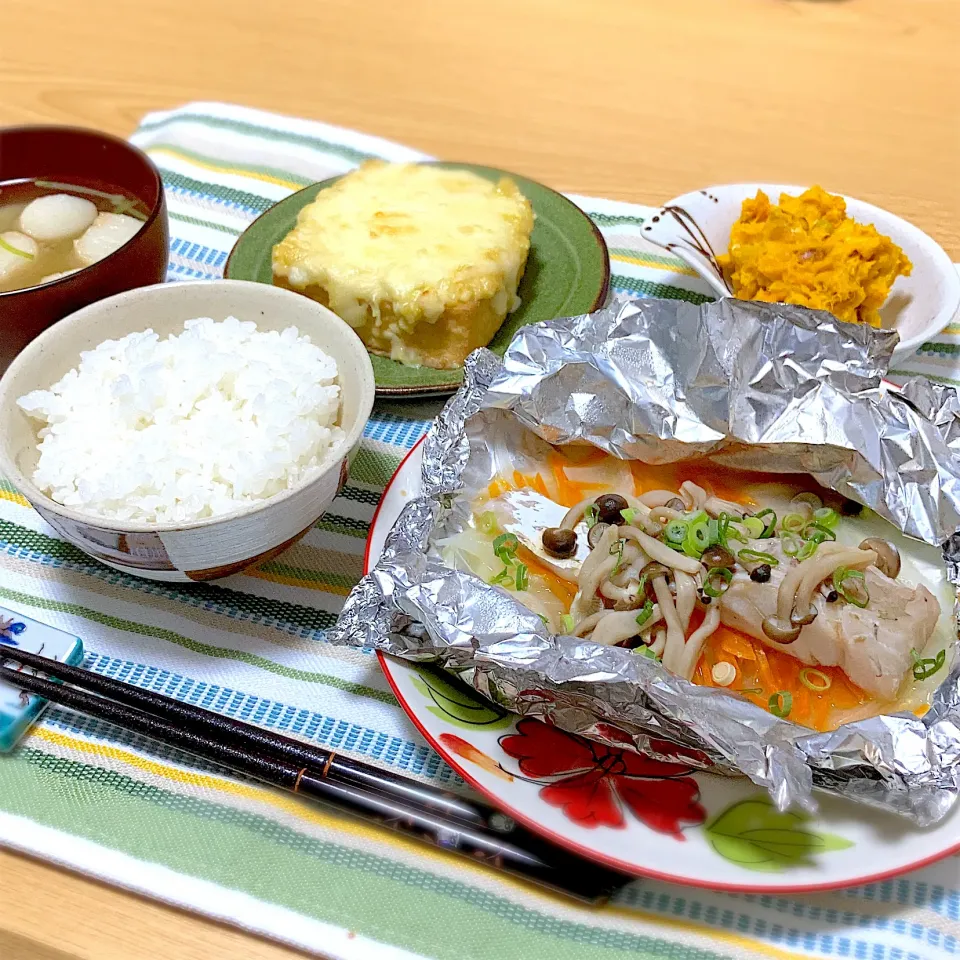 たらのホイル蒸し、かぼちゃとナッツのサラダ、厚揚げの味噌マヨチーズ焼き、味噌汁|ツインうさぎさん