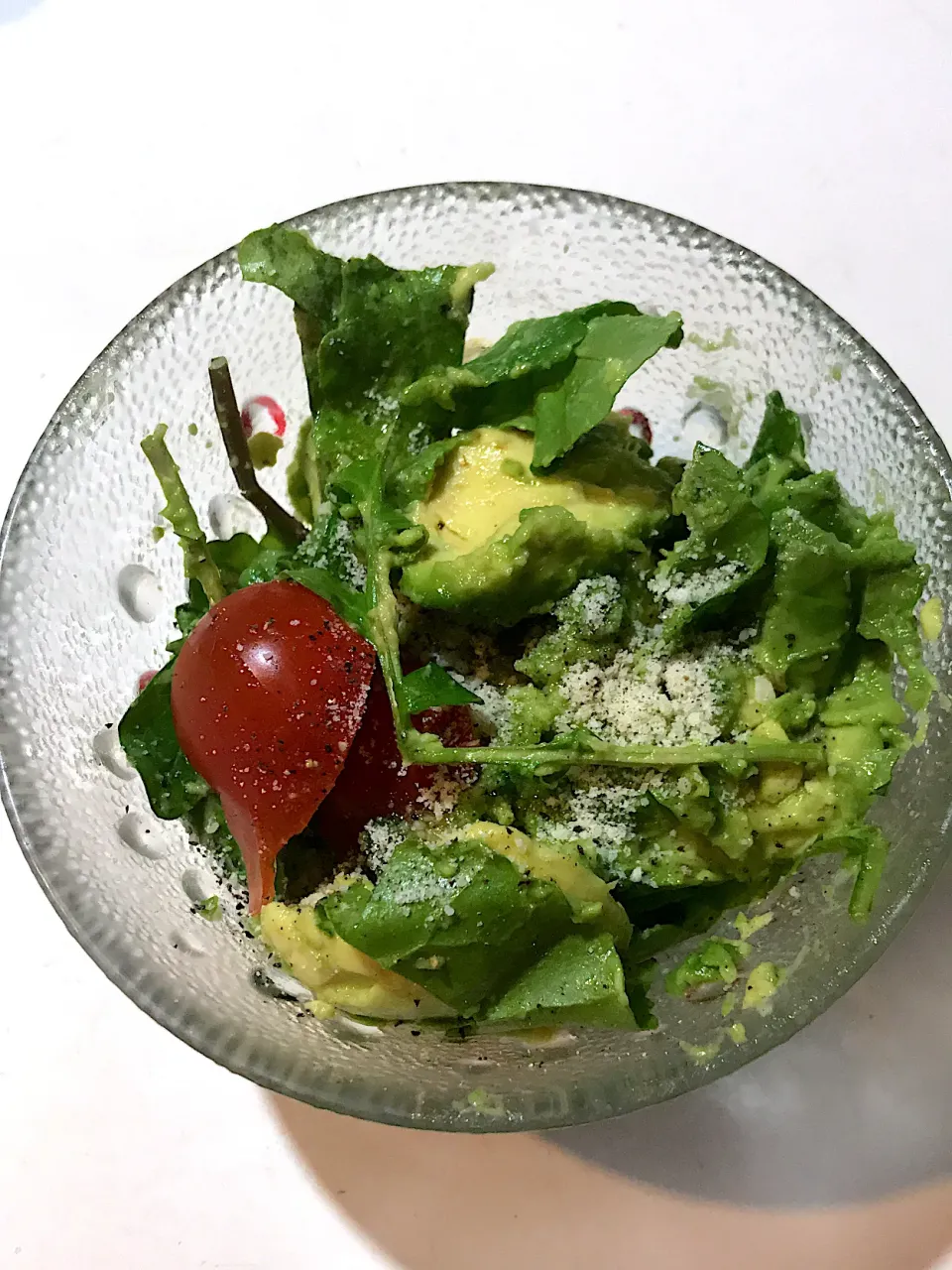 アボカド🥑ルッコラ🥬レモンと黒胡椒とパルメザンチーズとオイルで🥰|ノムリエさん