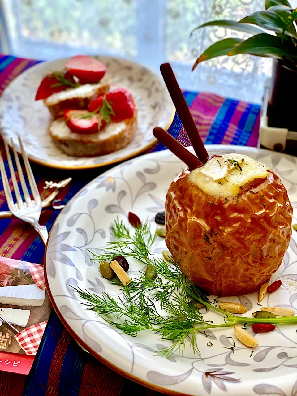 本日のおやつ✨『蜂蜜とブリーチーズ詰めた焼きりんご🍎』 カット写真は次の投稿で👍|paaruさん