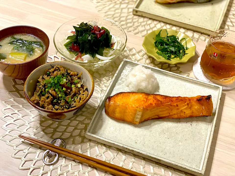 焼鮭とひじきの炊き込みご飯|ひろさんとゆりさんさん