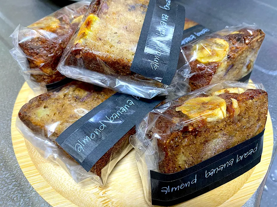 Made some “almond banana breads” for my son’s friends|Laarni Nabongさん