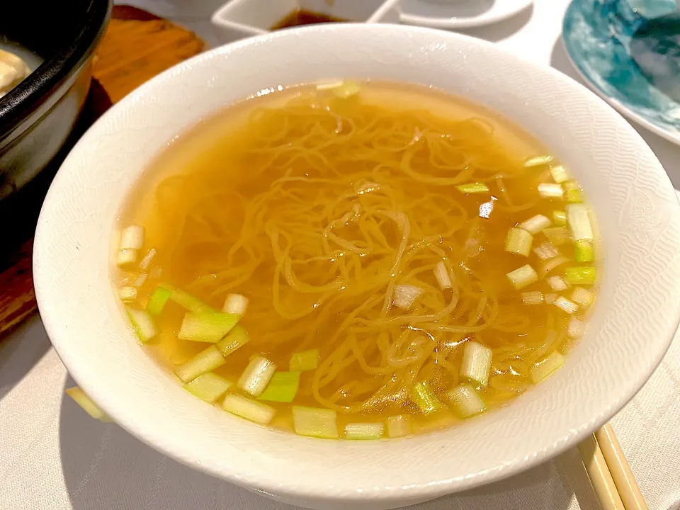 Egg noodles with chives in soup|skyblueさん