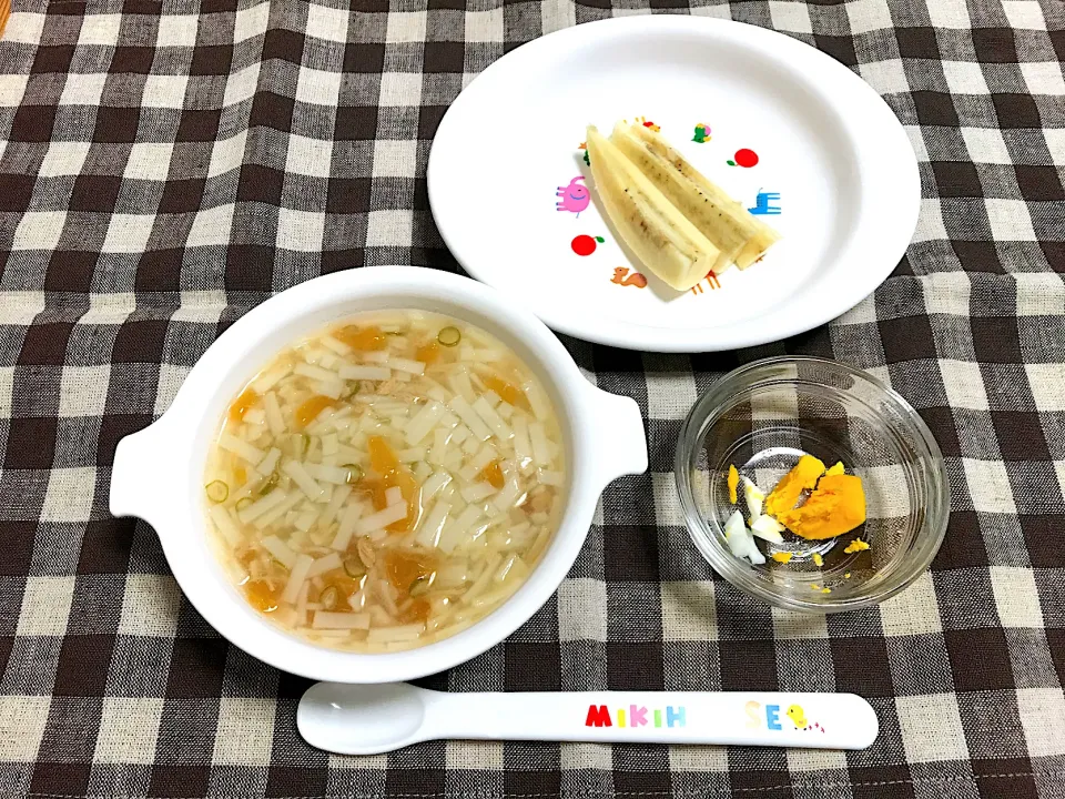 Snapdishの料理写真:【離乳食】トマトとツナのうどん、バナナ、卵黄と卵白|sayaさん