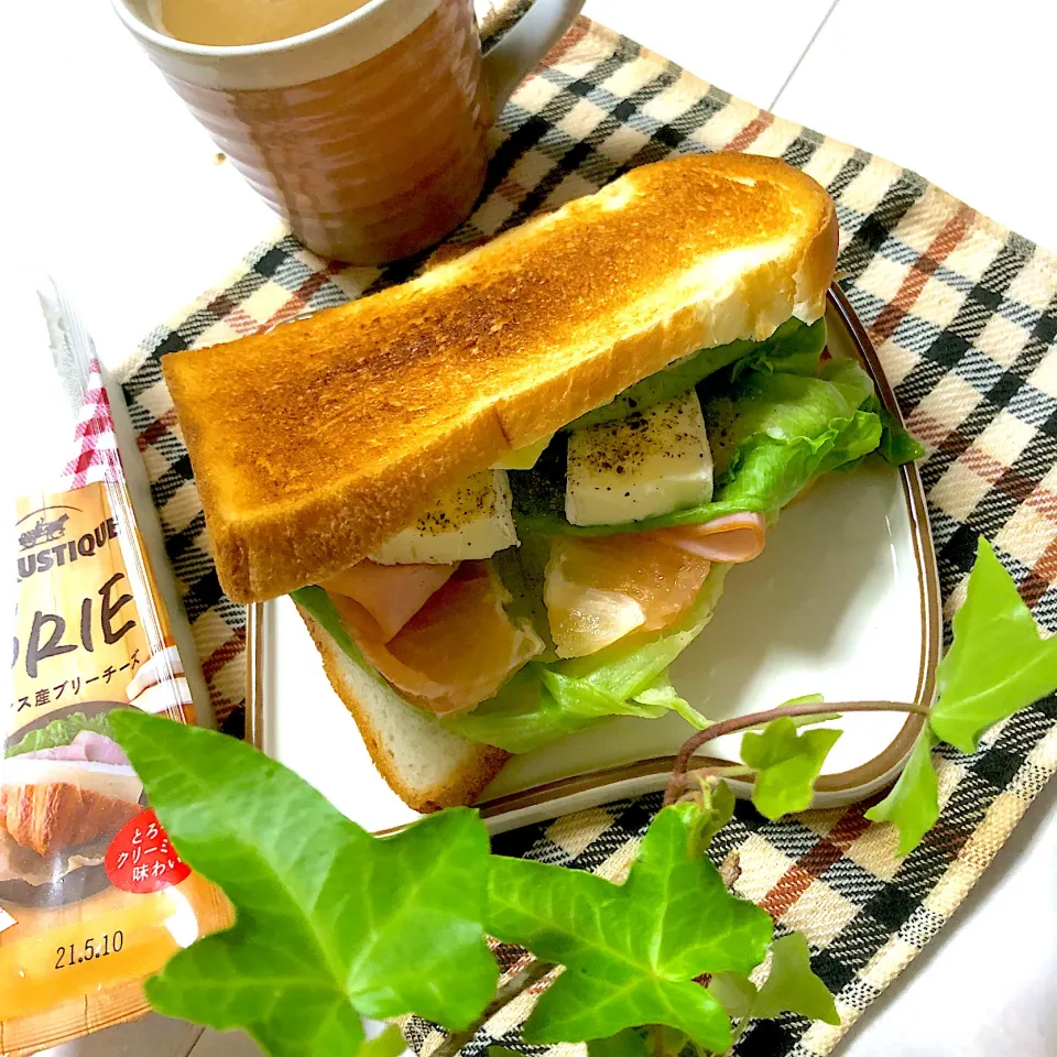 朝パン🍴🍞🥐|ぷーはるひゅうさん