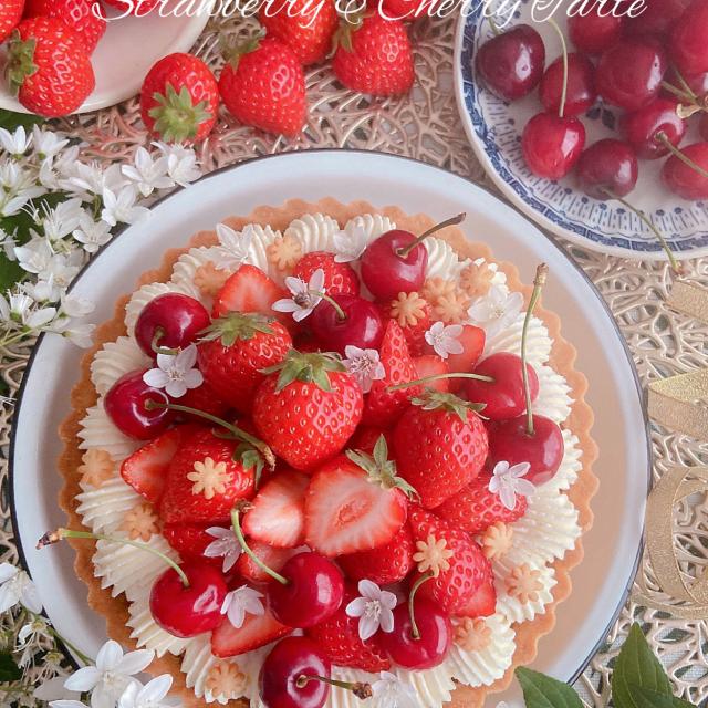 フェイクスイーツ◆贅沢♡苺とさくらんぼのホールカット型タルト◆リアルサイズケーキ フェイクスイーツ◇贅沢♡苺とさくらんぼのホールカット型タルト