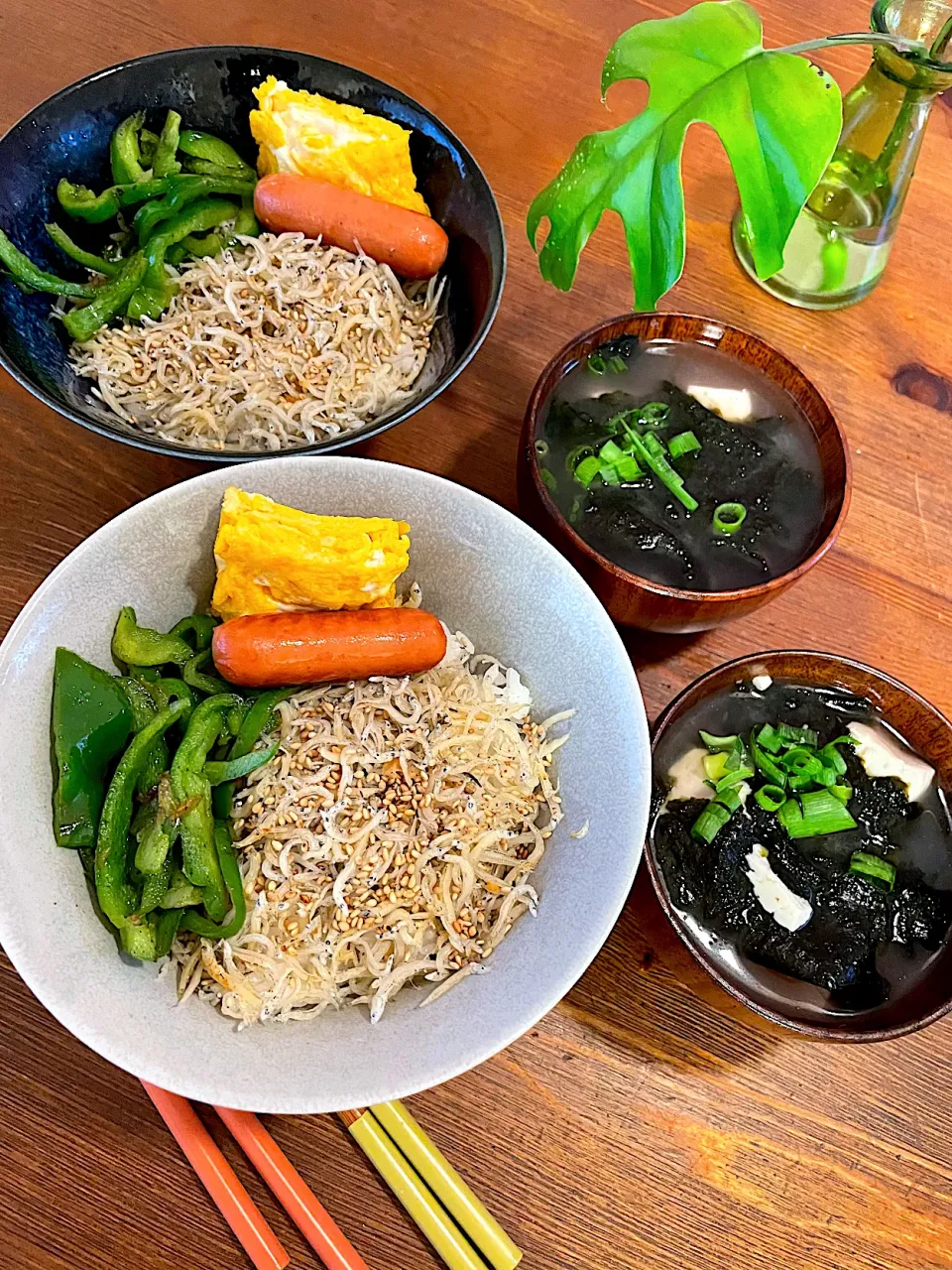 Snapdishの料理写真:しらすご飯と焼き海苔と豆腐のお味噌汁|ＭＡＲＵＥ家の食卓さん