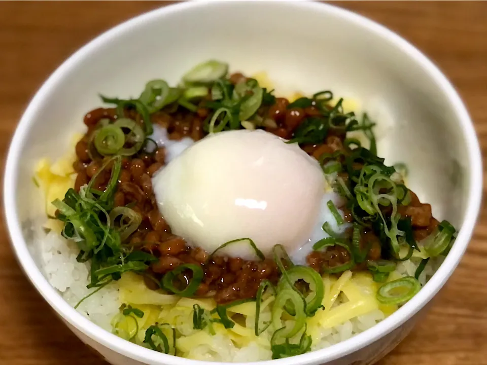 Snapdishの料理写真:☆温玉納豆チーズ丼|まぁたんさん