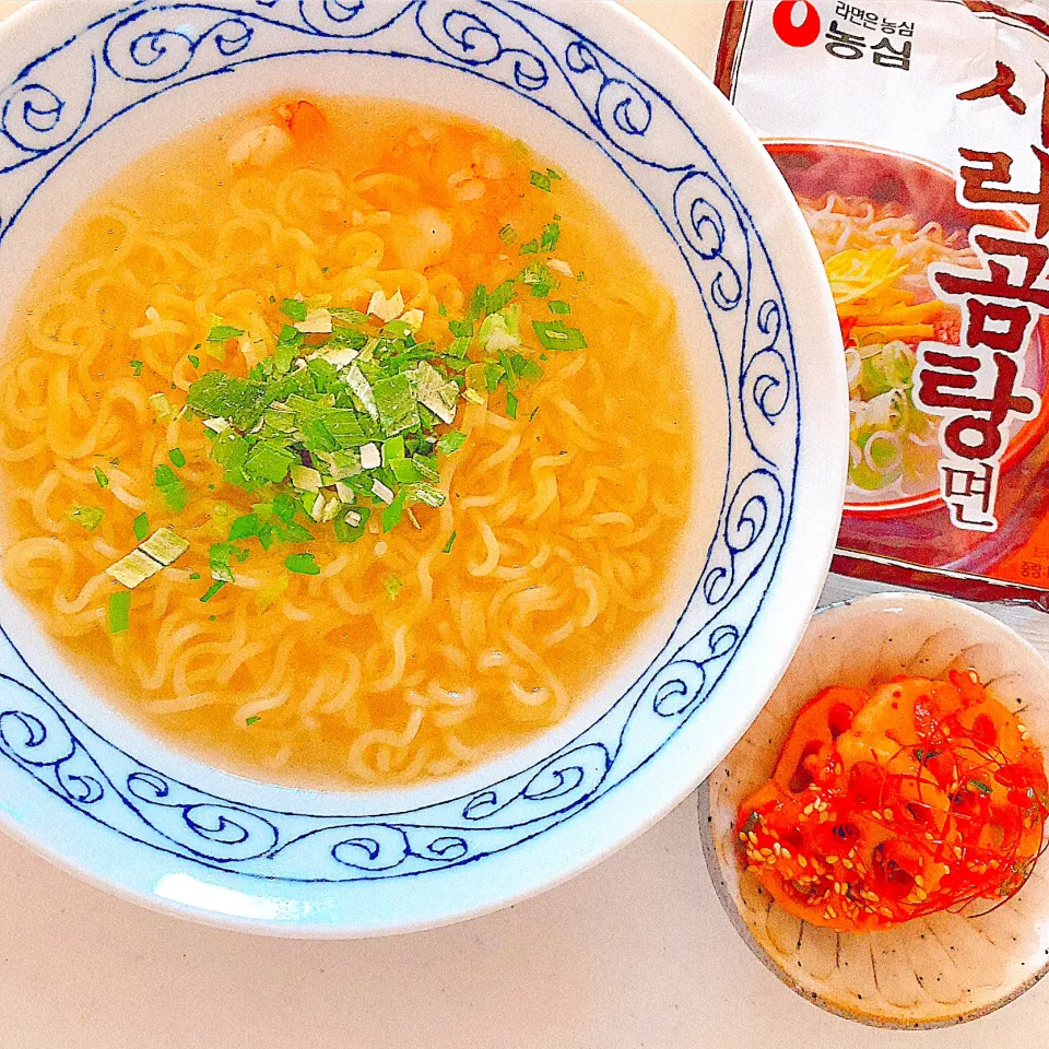 Snapdishの料理写真:米サリコムタン麺 (インスタントラーメン)|＊Aloha＊さん