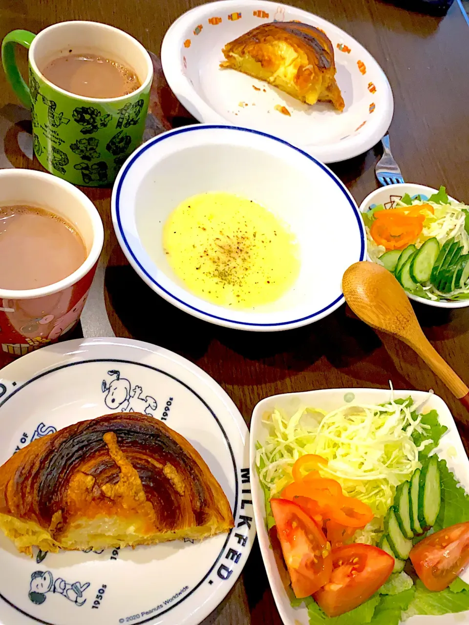 チーズブレッド　グリーンサラダ🥗　チーズクリーム　ココアオレ☕️|ch＊K*∀o(^^*)♪さん