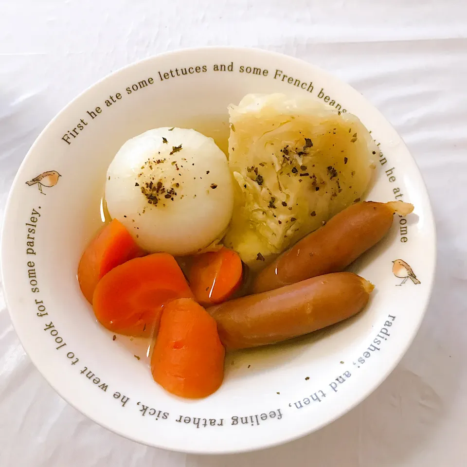 Snapdishの料理写真:電気圧力鍋で野菜丸ごとポトフ🥕🧅|mayuさん