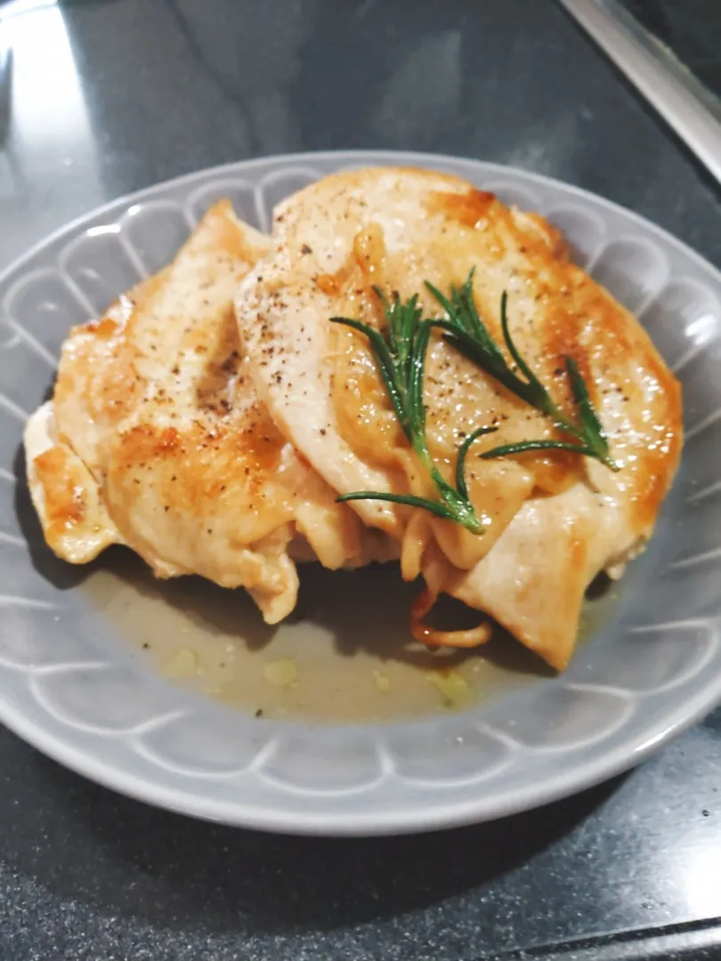 鶏むね肉のローズマリーソテー
アーリオオーリオ風|お料理小僧さん