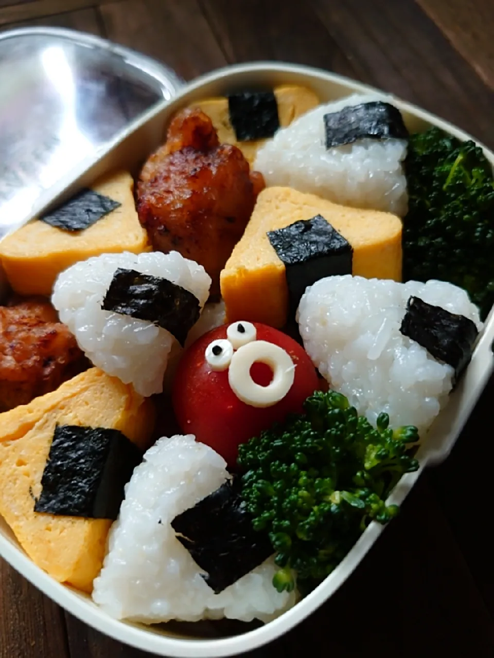 漢の…長女用🍱こにぎり軍団付き唐揚げ弁当|ᵏᵒᵘさん