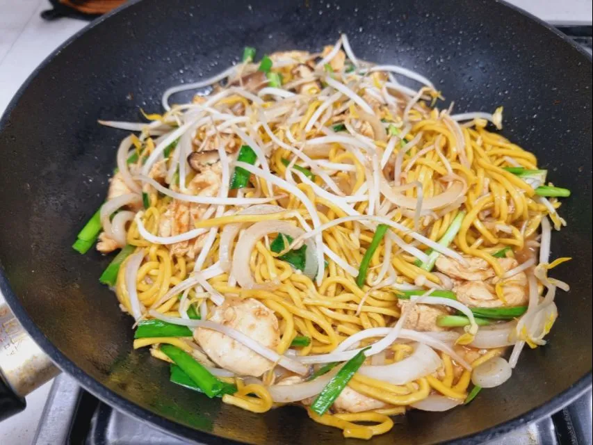 stir-fried noodle in satay sauce|steven z.y.さん